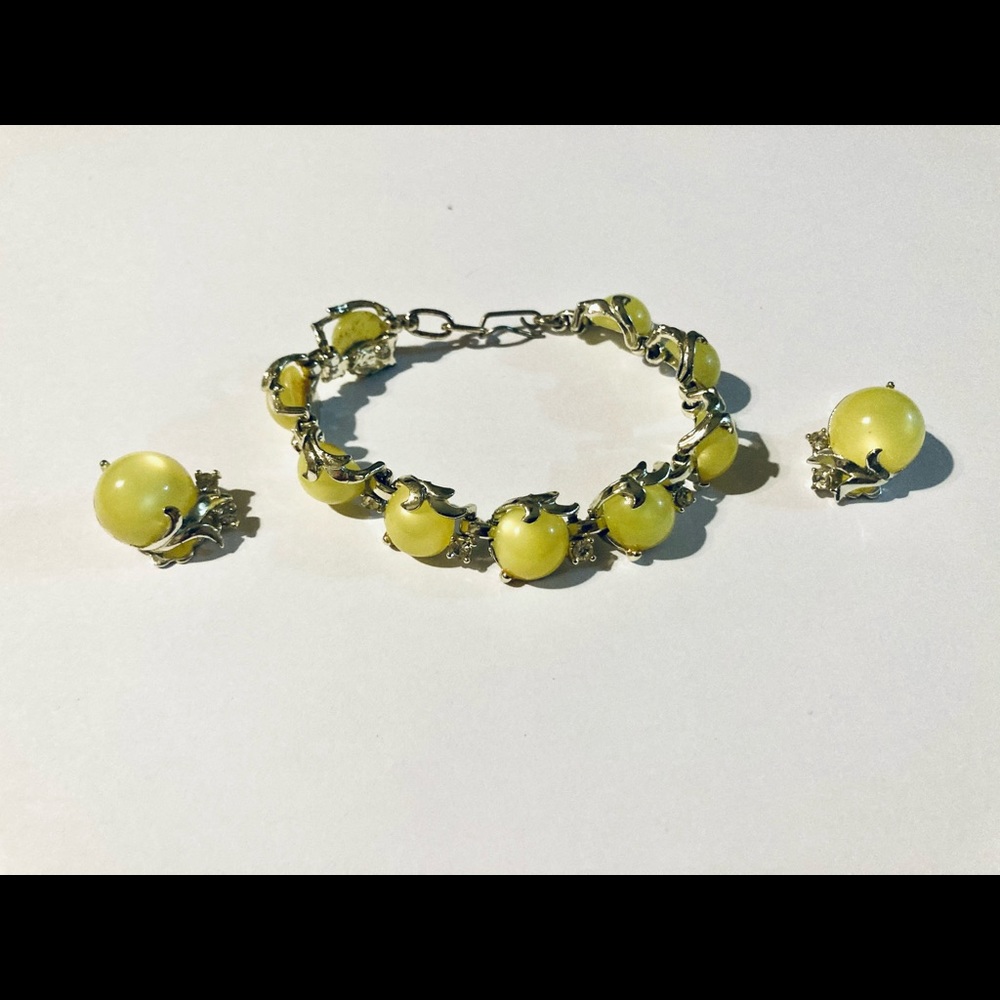 Vntg Coro MidMod moonglow thermoset bracelet set
